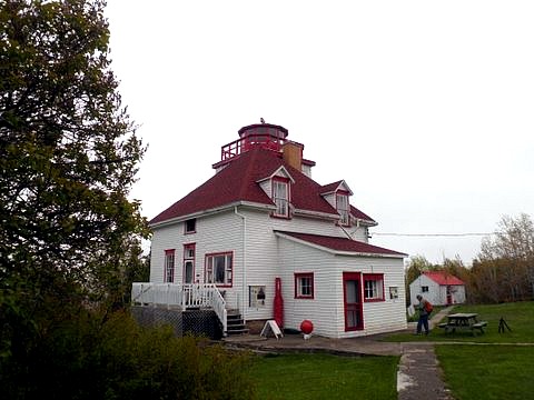 cabot head lighthouse